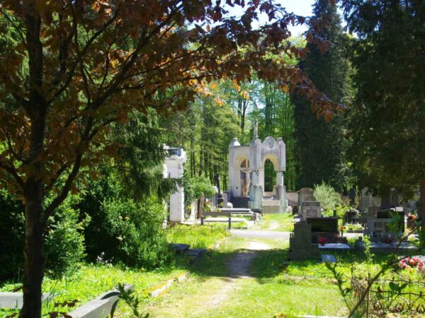 Hrobka rodiny Halbmayrových je dodnes jednou z dominant mariánskolázeňského hřbitova.