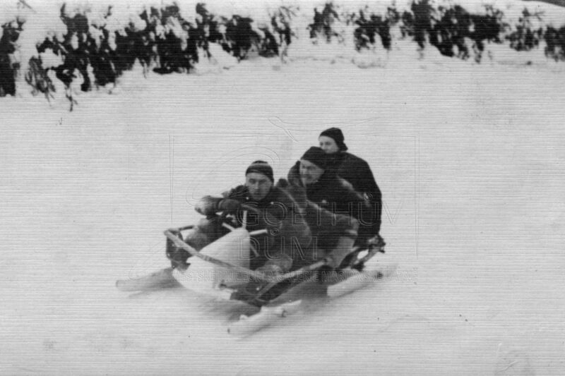Posádka bobu při závodech v roce 1929.